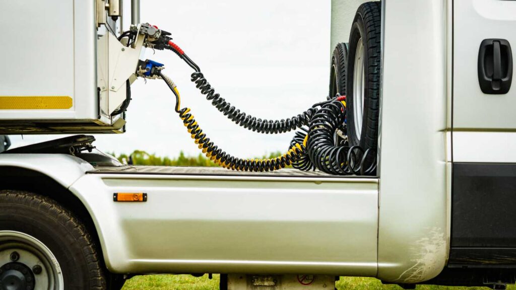 Hydraulic Systems vs. Pneumatic Systems: Key Differences and Applications - Image 6